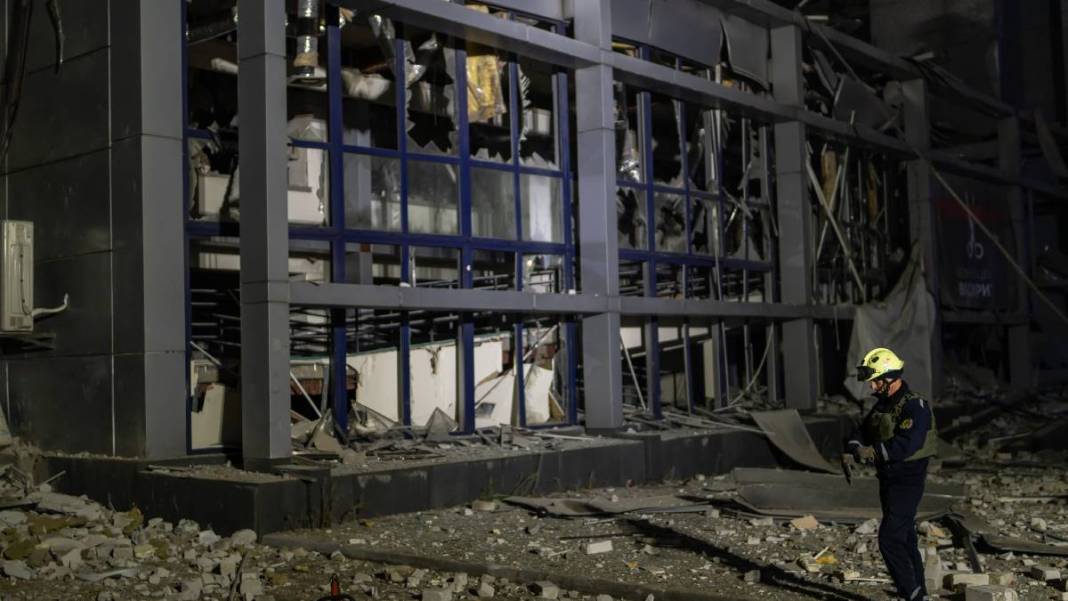 Rusya'dan Zaporijya'ya hava saldırısı! 4 ölü, 20 yaralı var 12